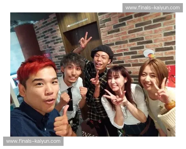 破壁之战：当武僧一龙撞上“绝代伪娘”，这不仅是肉体的博弈，更是时代的交叉火